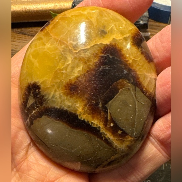 Beautiful Septarian palm stone #2 - Picture 3 of 14